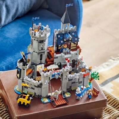 Castel medieval cu cai si cavaleri 31168 LEGO Creator