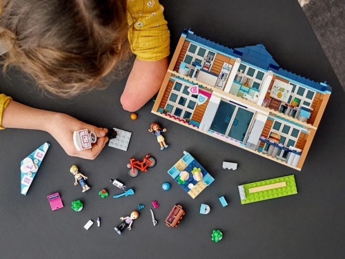 Scoala din Heartlake 41682 LEGO Friends