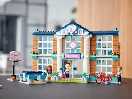 Scoala din Heartlake 41682 LEGO Friends