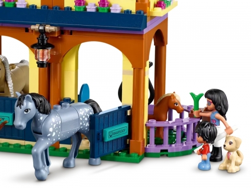 Centrul de echitatie din padure 41683 LEGO Friends