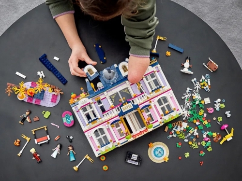 Grand hotel in Heartlake City 41684 LEGO Friends 
