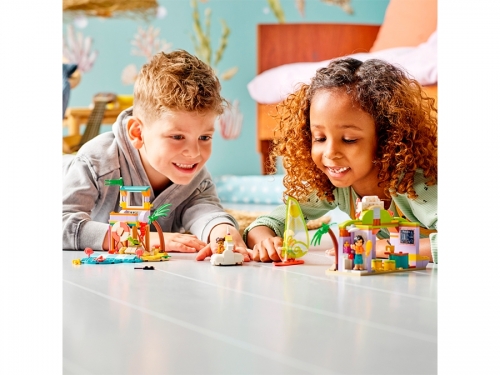 Distractie pe plaja surferilor 41710 LEGO Friends