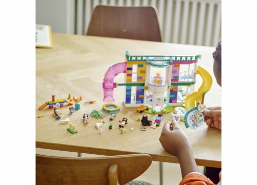 Centrul de ingrijire a animalelor 41718 LEGO Friends 