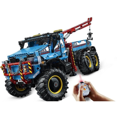Camion de remorcare 6 x 6 42070 LEGO Technic
