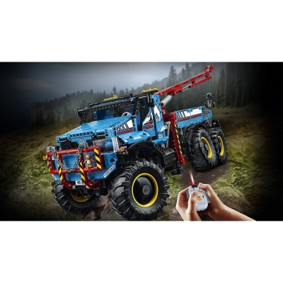 Camion de remorcare 6 x 6 42070 LEGO Technic