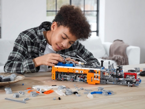 Camion de remorcare de mare tonaj 42128 LEGO Technic