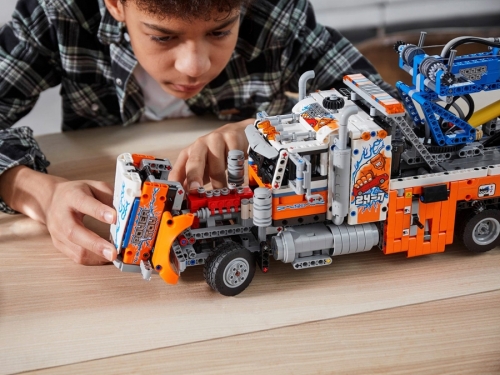Camion de remorcare de mare tonaj 42128 LEGO Technic
