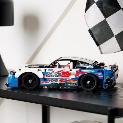 NASCAR Next Gen Chevrolet Camaro ZL1 42153 LEGO Technic