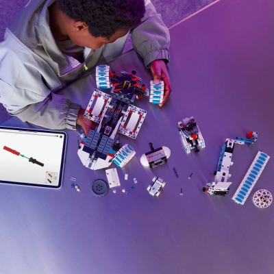 Vehicul spatial Rover Lunar Outpost 42211 LEGO Technic