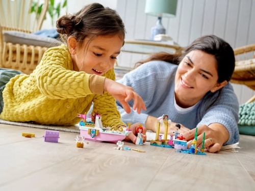 Barcuta de sarbatoare a lui Ariel 43191 LEGO Disney Princess 