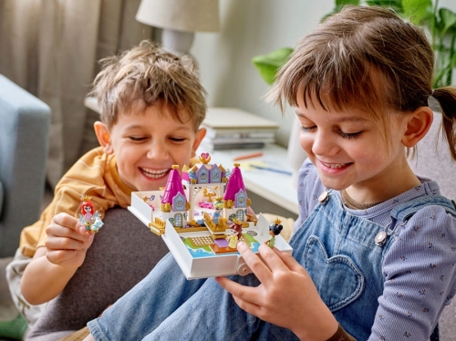 Aventurile lui Ariel, Belle, Cenusareasa si Tiana 43193 LEGO Disney Princess