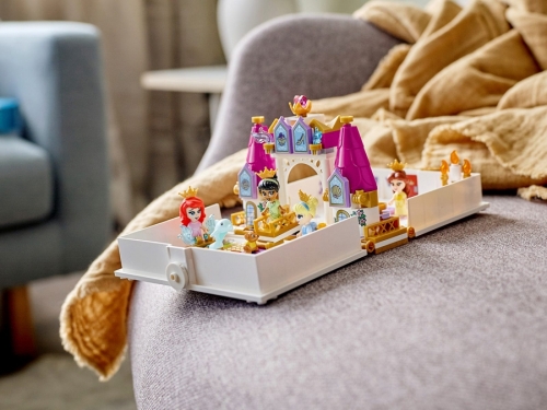 Aventurile lui Ariel, Belle, Cenusareasa si Tiana 43193 LEGO Disney Princess