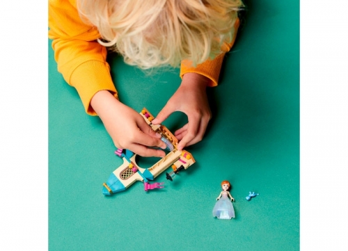 Curtea Castelului Annei 43198 LEGO Disney Frozen