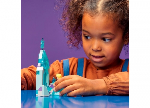 Curtea Castelului Elsei 43199 LEGO Disney Frozen