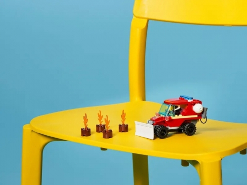 Camion de pompieri 60279 LEGO City 