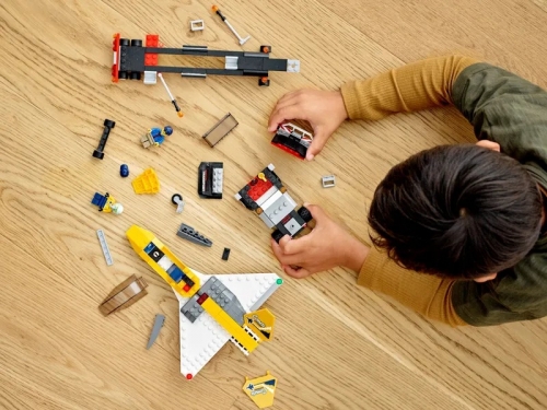 Transportor de avion 60289 LEGO City 