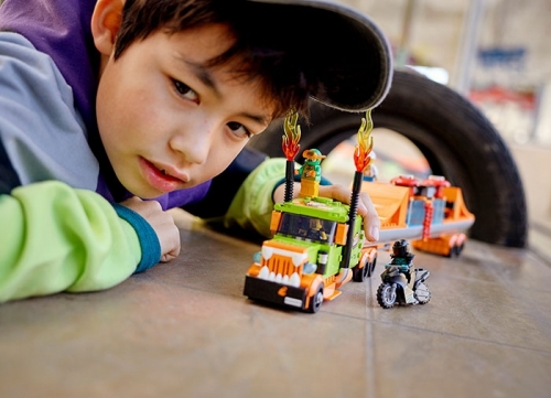 Camionul de cascadorii 60294 LEGO City 
