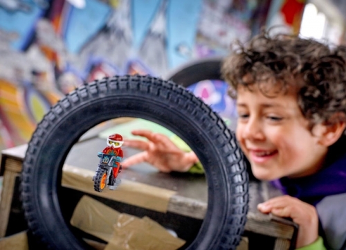 Motocicleta de cascadorii Flacara 60311 LEGO City 