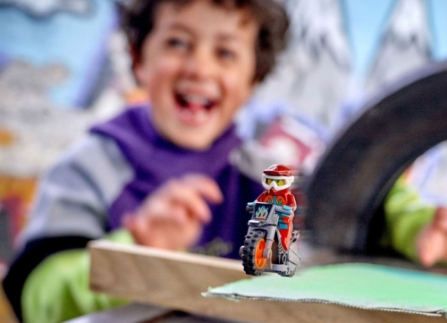 Motocicleta de cascadorii Flacara 60311 LEGO City 