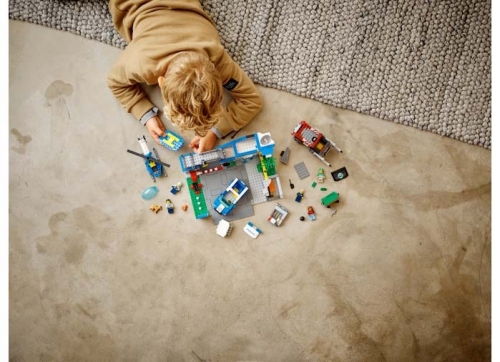 Sectia de politie 60316 LEGO City 