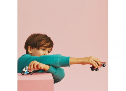 Politist pe motocicleta in urmarirea unei masini 60392 LEGO City 