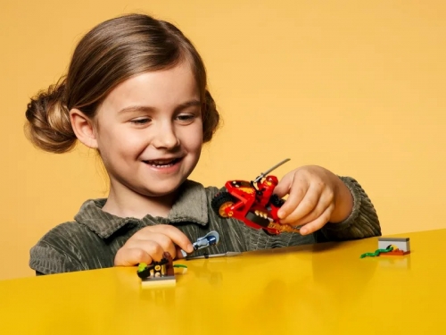 Motocicleta Blade a lui Kai 71734 LEGO Ninjago 