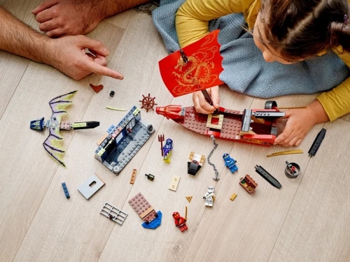 Ultimul zbor al navei Destiny's Bounty 71749 LEGO Ninjago 