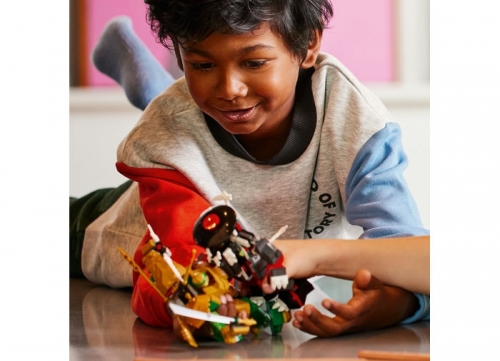 Lupta cu robotul EVO al lui Lloyd 71781 LEGO Ninjago 