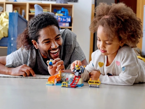 Minioni in laboratorul lui Gru 75546 LEGO Minions 