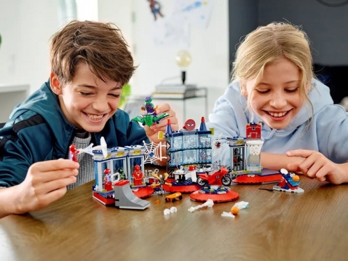 Atacul asupra bazei lui Spider-Man 76175 LEGO Marvel Super Heroes 