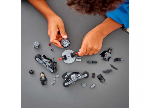 Batman si Selina Kyle Urmarirea cu motociclete 76179 LEGO DC Super Heroes 