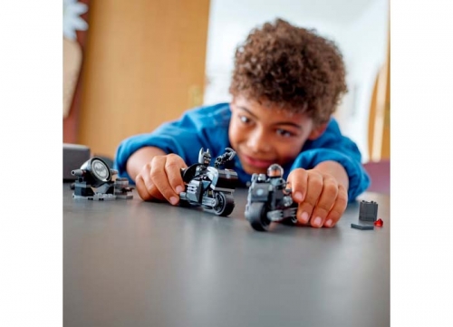 Batman si Selina Kyle Urmarirea cu motociclete 76179 LEGO DC Super Heroes 