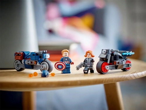 Motocicleta lui Black Widow si a Captain America 76260 LEGO Marvel