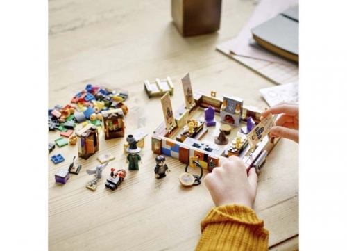 Hogwarts Cufarul Magic 76399 LEGO Harry Potter 