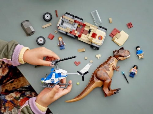 Urmarirea dinozaurului Carnotaurus 76941 LEGO Jurassic World