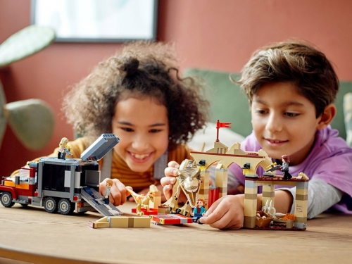 Evadarea dinozaurilor T.rex si Atrociraptor 76948 LEGO Jurassic World