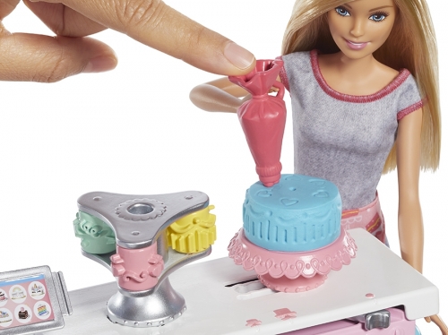Papusa cu accesorii Cofetarie Barbie