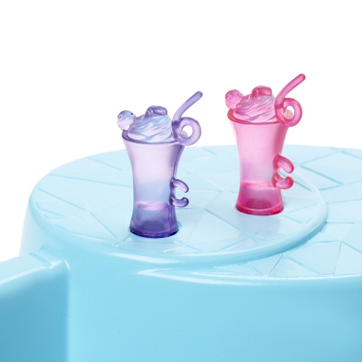 Papusa cu piscina Barbie