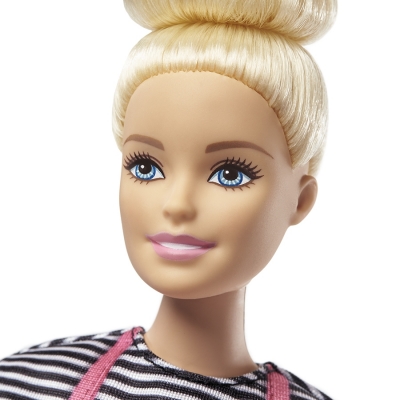 Papusa cu accesorii Cafeneaua Barbie
