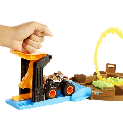 Set de joaca - pista cu obstacole Hot Wheels
