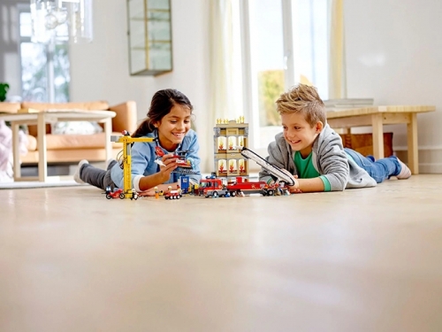 Divizia pompierilor din centrul orasului 60216 LEGO City 