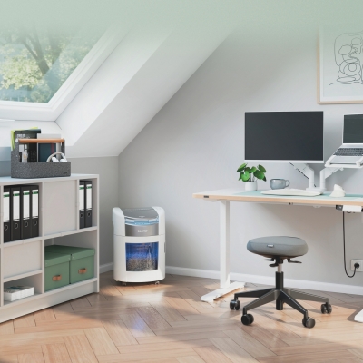 Distrugator documente automat Leitz OptiMax Home Office, P5, micro-cut, 150 coli, cos 15L, alb-gri