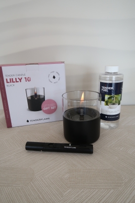 Pachet lumanare ambientala, TenderFlame LILLY 10, sticla neagra cu Tenderfuel 500 ml si Bricheta