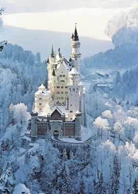 Puzzle castelul Neuschwanstein iarna 1000 piese + suport de puzzle Ravensburger