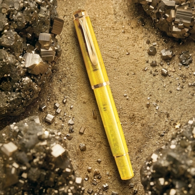 Set cadou stilou Pelikan Classic M200 Pyrite, editie speciala 2026, penita EF + calimara Edelstein Pyrite 50 ml