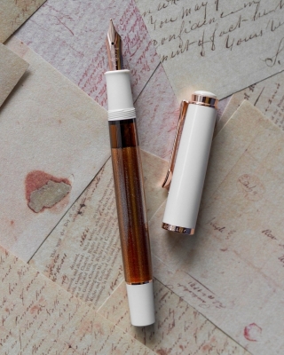 Stilou Classic M200 Editie Speciala Copper Rose-Gold M, penita si accesorii placate cu aur roz, corp alb-cupru, Pelikan