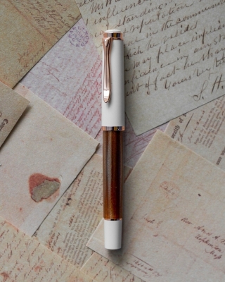 Stilou Classic M200 Editie Speciala Copper Rose-Gold F, penita si accesorii placate cu aur roz, corp alb-cupru, Pelikan