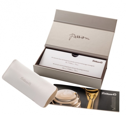 Stilou Classic M200 Editie Speciala Copper Rose-Gold F, penita si accesorii placate cu aur roz, corp alb-cupru, Pelikan