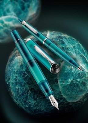 Stilou Classic M205 Editie Speciala Apatite F, penita din otel inoxidabil, accesorii argintii cu calimara 50ml cerneala Edelstein Apatite, Pelikan