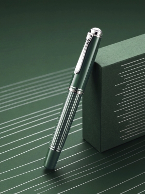 Stilou Pelikan Souveran M815 Metal Striped Green, editie speciala, penita EF din aur 18K placata cu rodiu, verde/argintiu, cutie cadou